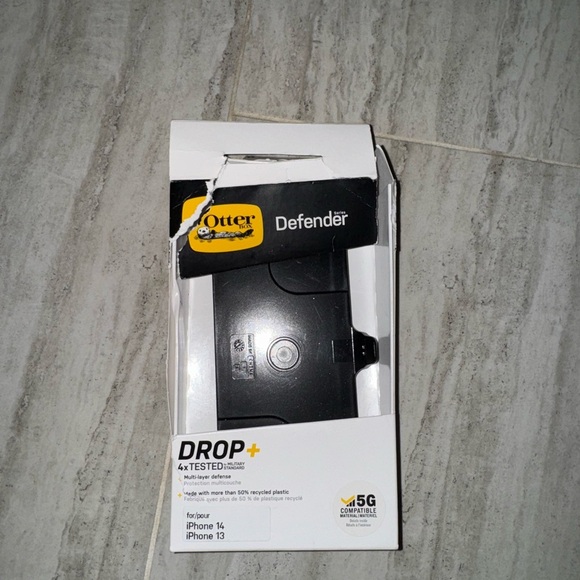OtterBox Defender Holster Belt Clip for iPhone 14/13 - Picture 1 of 2